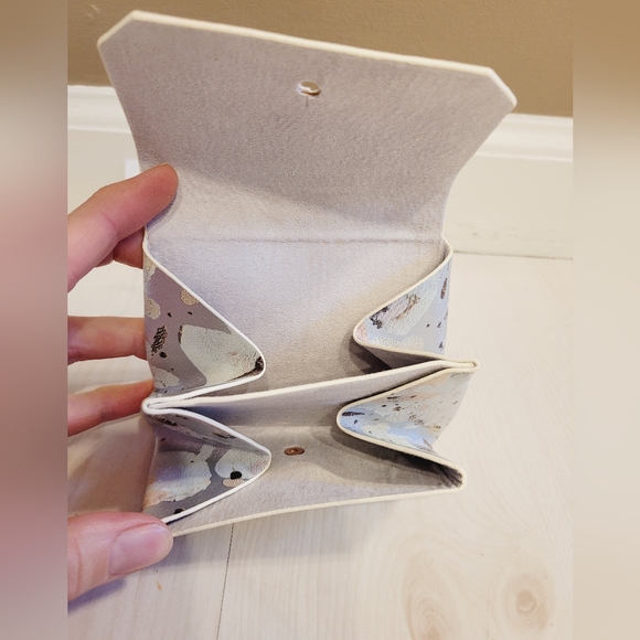 NWT Anthropologie On The Go Metallic Silver Faux Vegan Leather Coin Purse Wallet - Picture 4 of 10